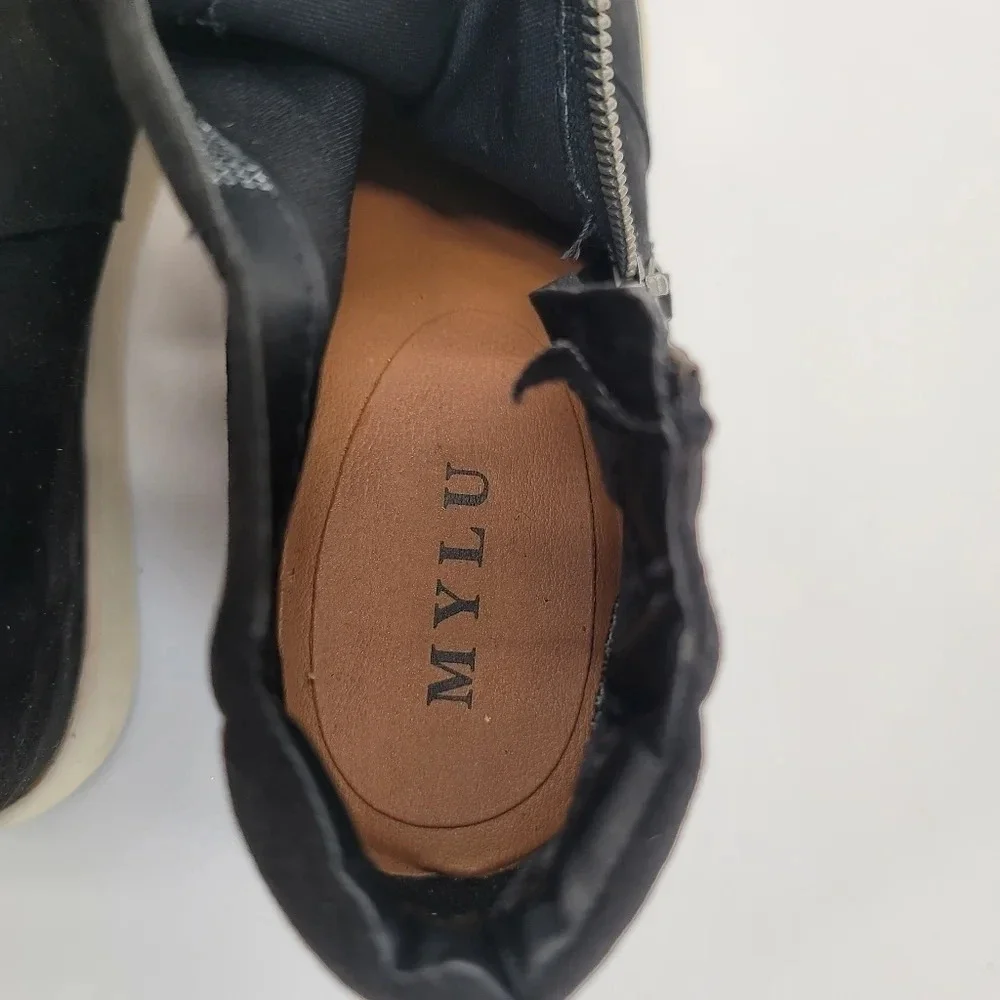 New MYLU Black Faux Suede Ankle Boot With Side Zipper Size 10